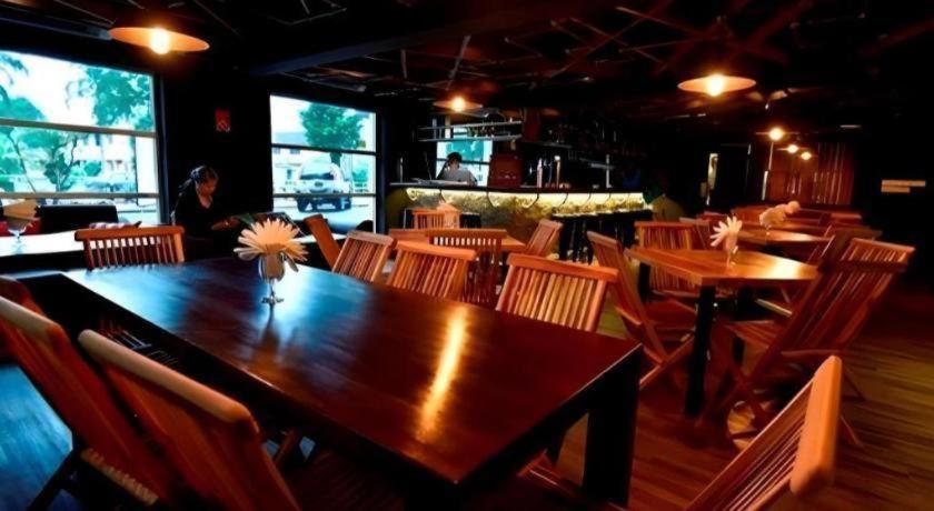 拉特10号精品酒店 古晋 外观 照片