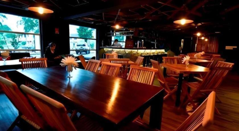 拉特10号精品酒店 古晋 外观 照片
